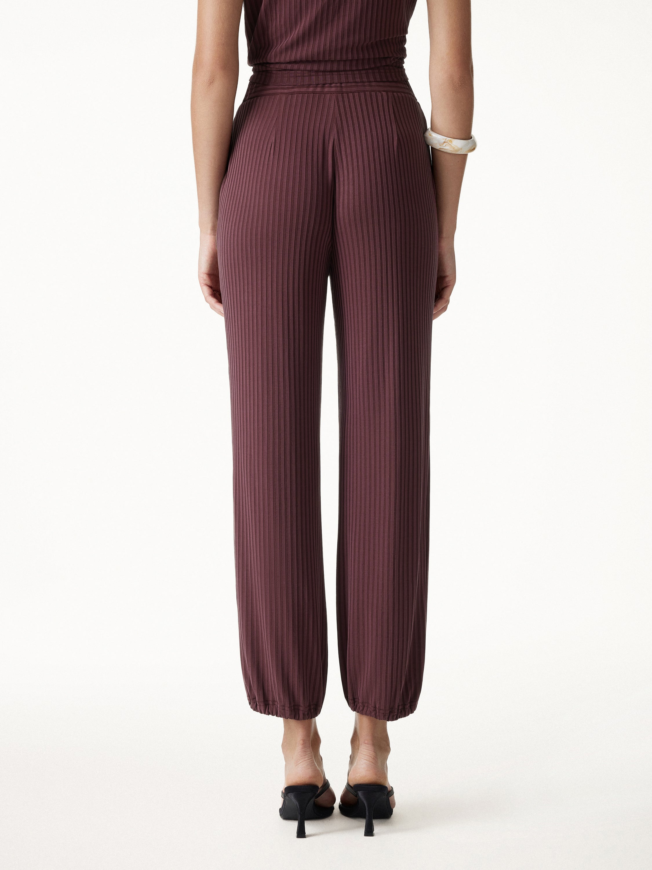2Pcs Set Wrinkle-Free Cap Sleeve Top & Mid-Rise Cropped Pants