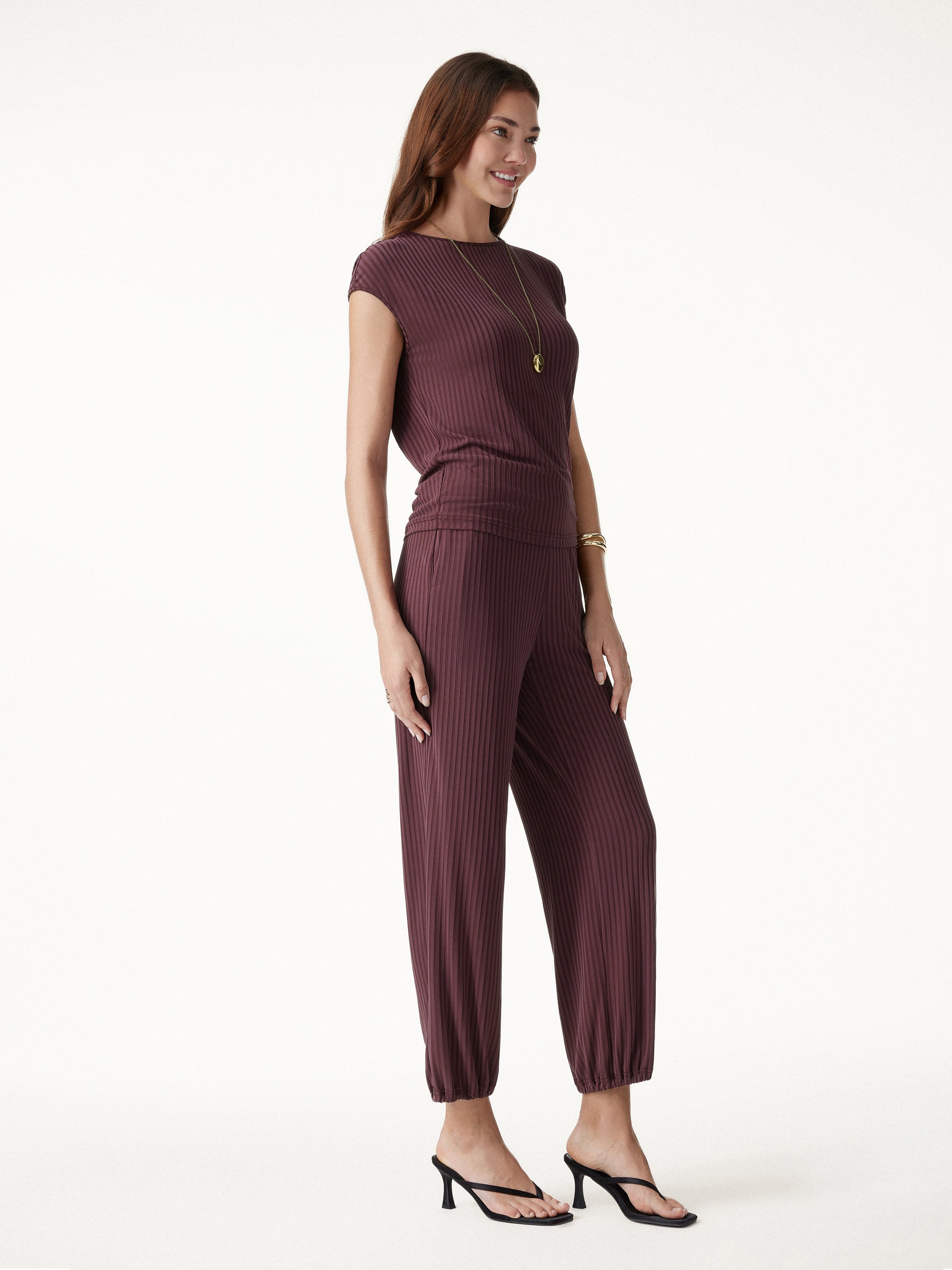 2Pcs Set Wrinkle-Free Cap Sleeve Top & Mid-Rise Cropped Pants